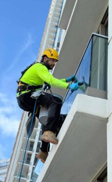 Nettoyage Et Entretien De Vitrages Intérieurs Et Extérieurs